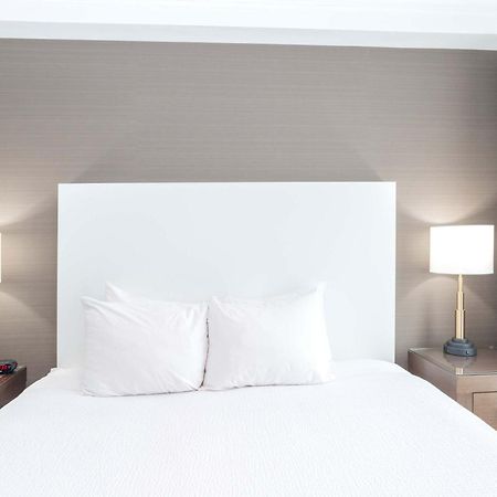 Sandman Hotel Abbotsford Airport Екстер'єр фото