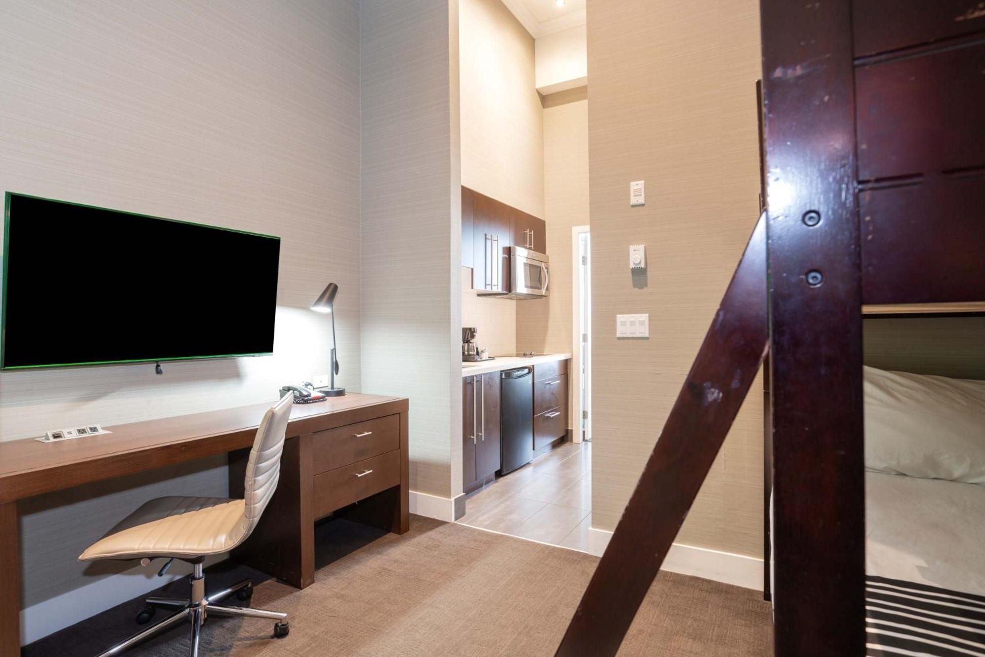 Sandman Hotel Abbotsford Airport Екстер'єр фото