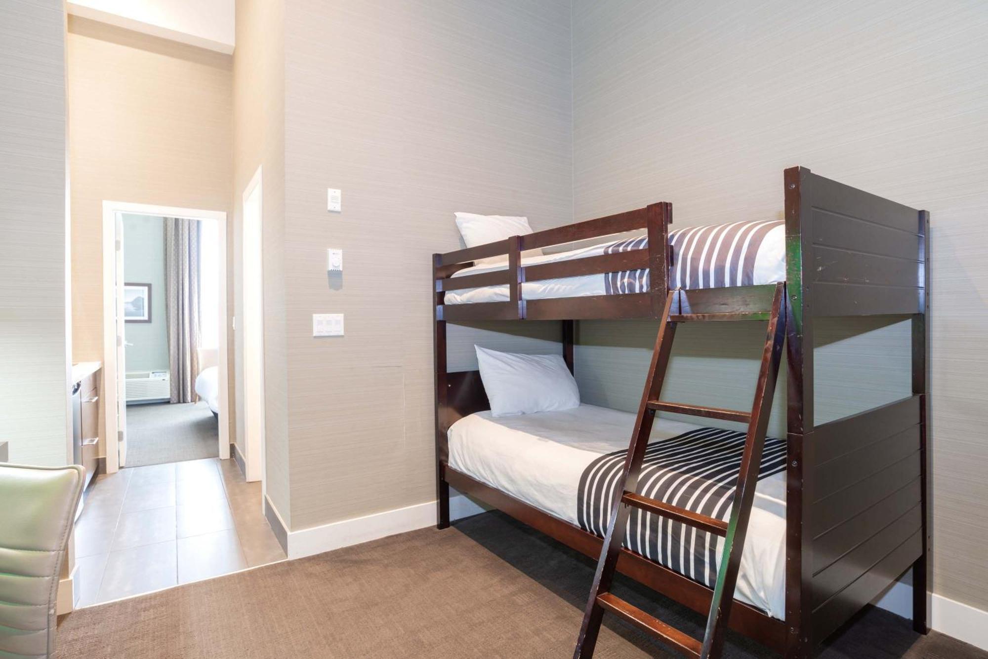 Sandman Hotel Abbotsford Airport Екстер'єр фото