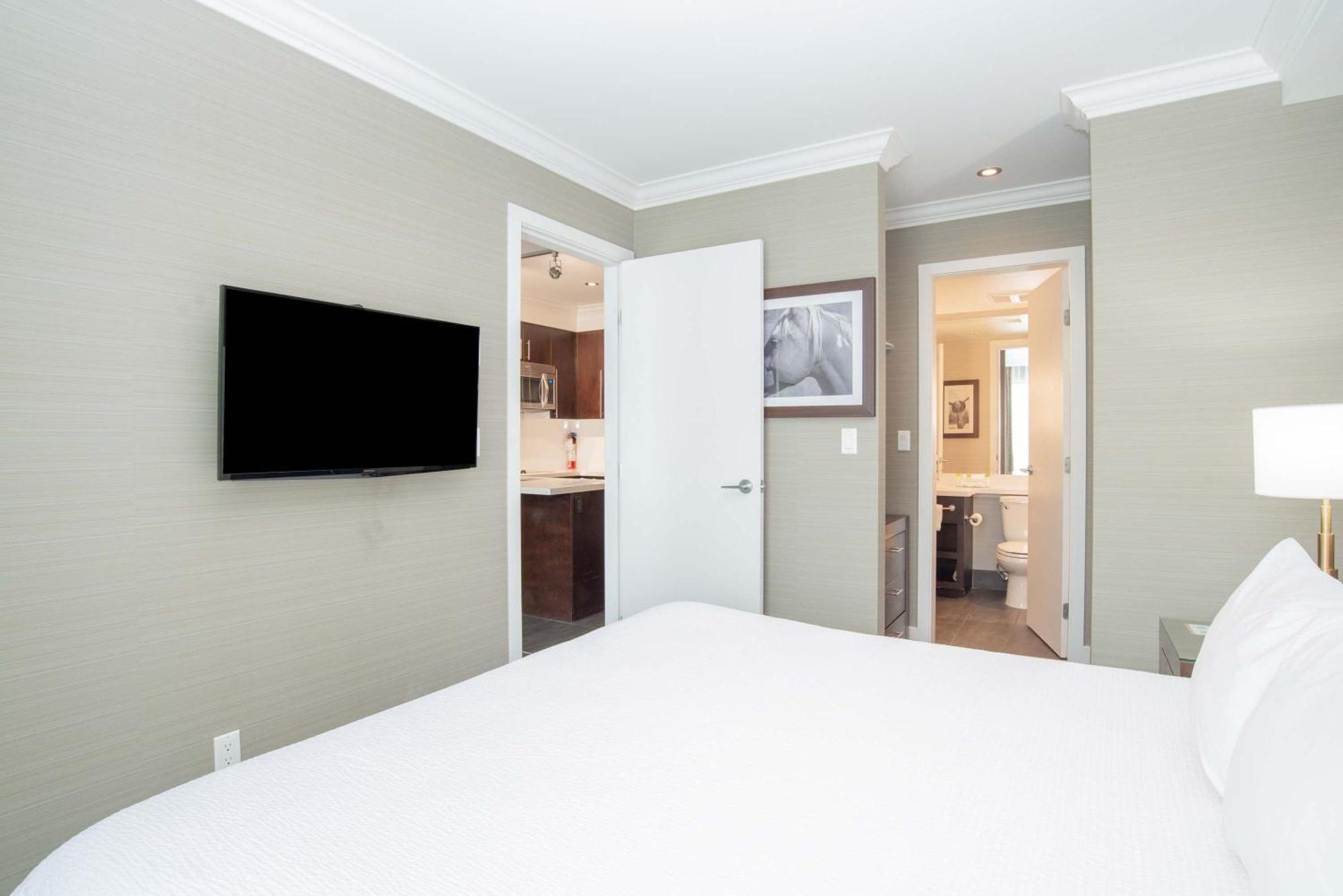 Sandman Hotel Abbotsford Airport Екстер'єр фото