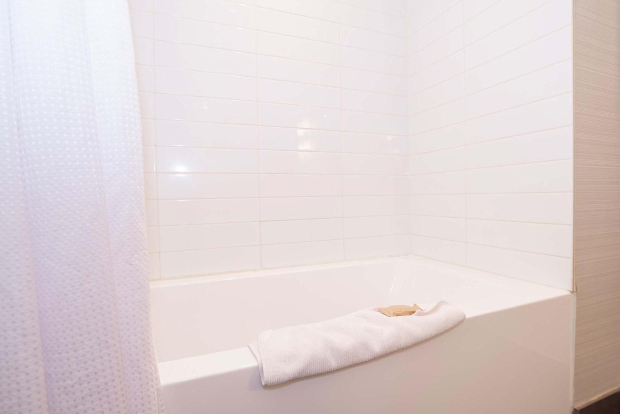 Sandman Hotel Abbotsford Airport Екстер'єр фото
