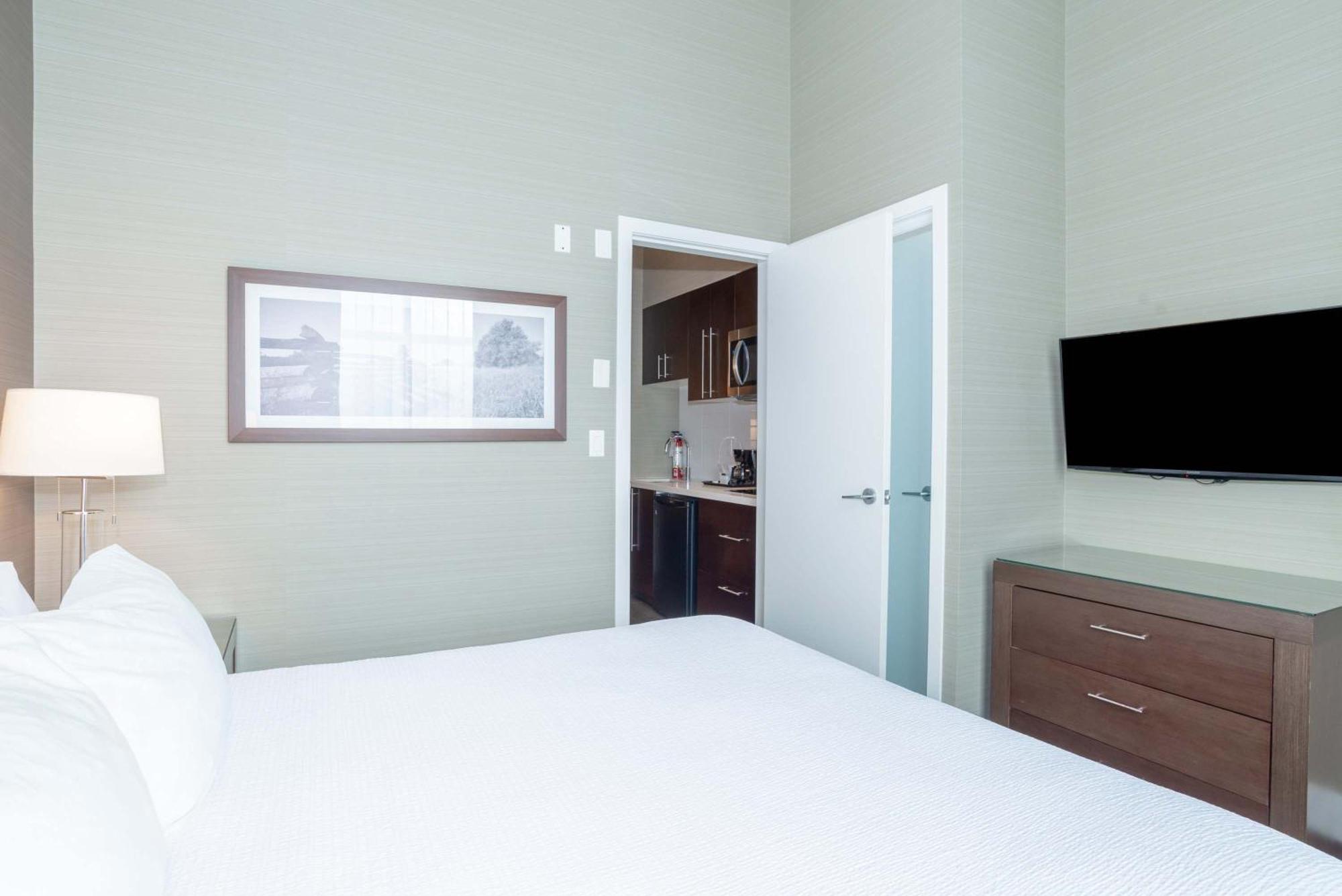 Sandman Hotel Abbotsford Airport Екстер'єр фото