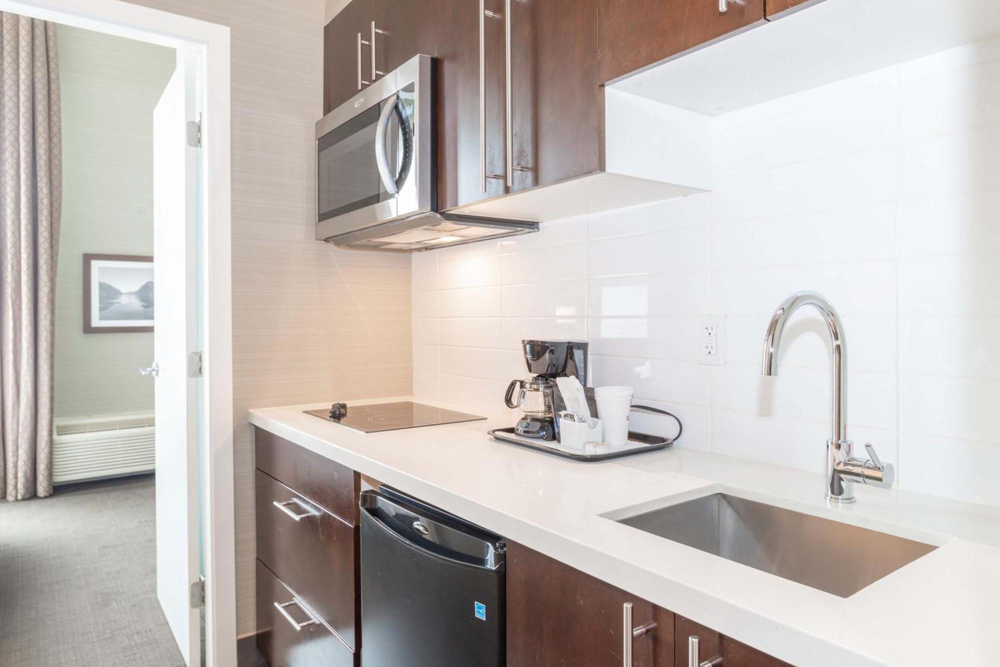 Sandman Hotel Abbotsford Airport Екстер'єр фото