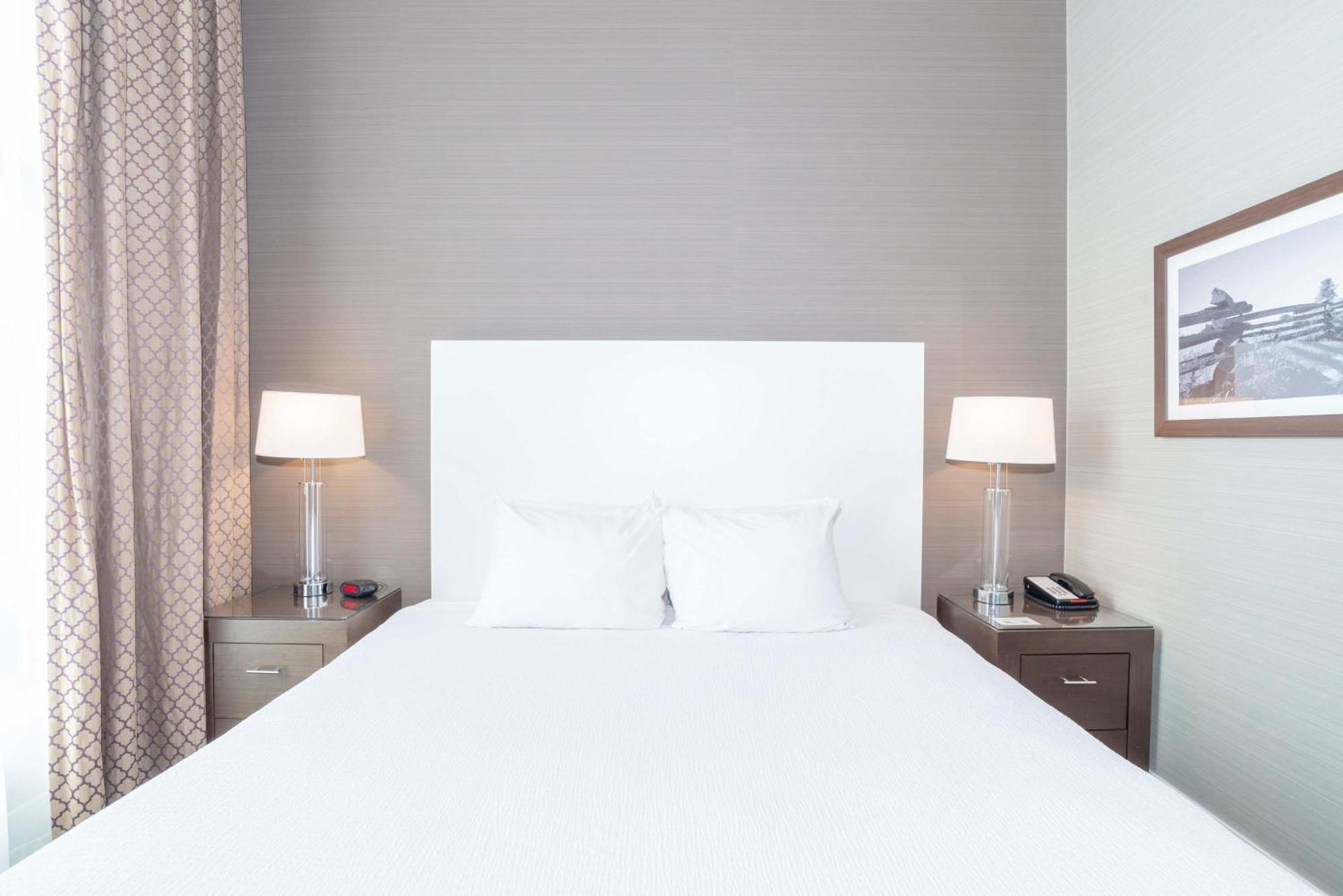 Sandman Hotel Abbotsford Airport Екстер'єр фото
