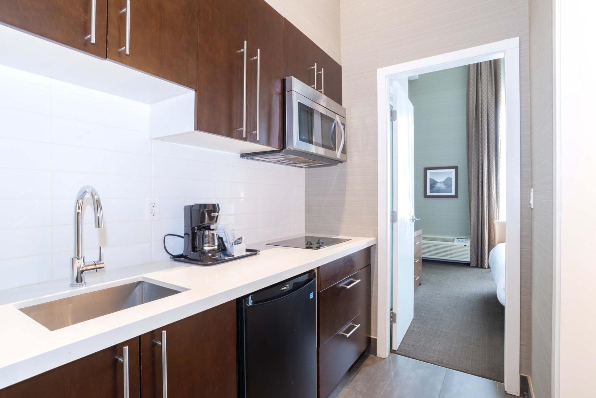 Sandman Hotel Abbotsford Airport Екстер'єр фото