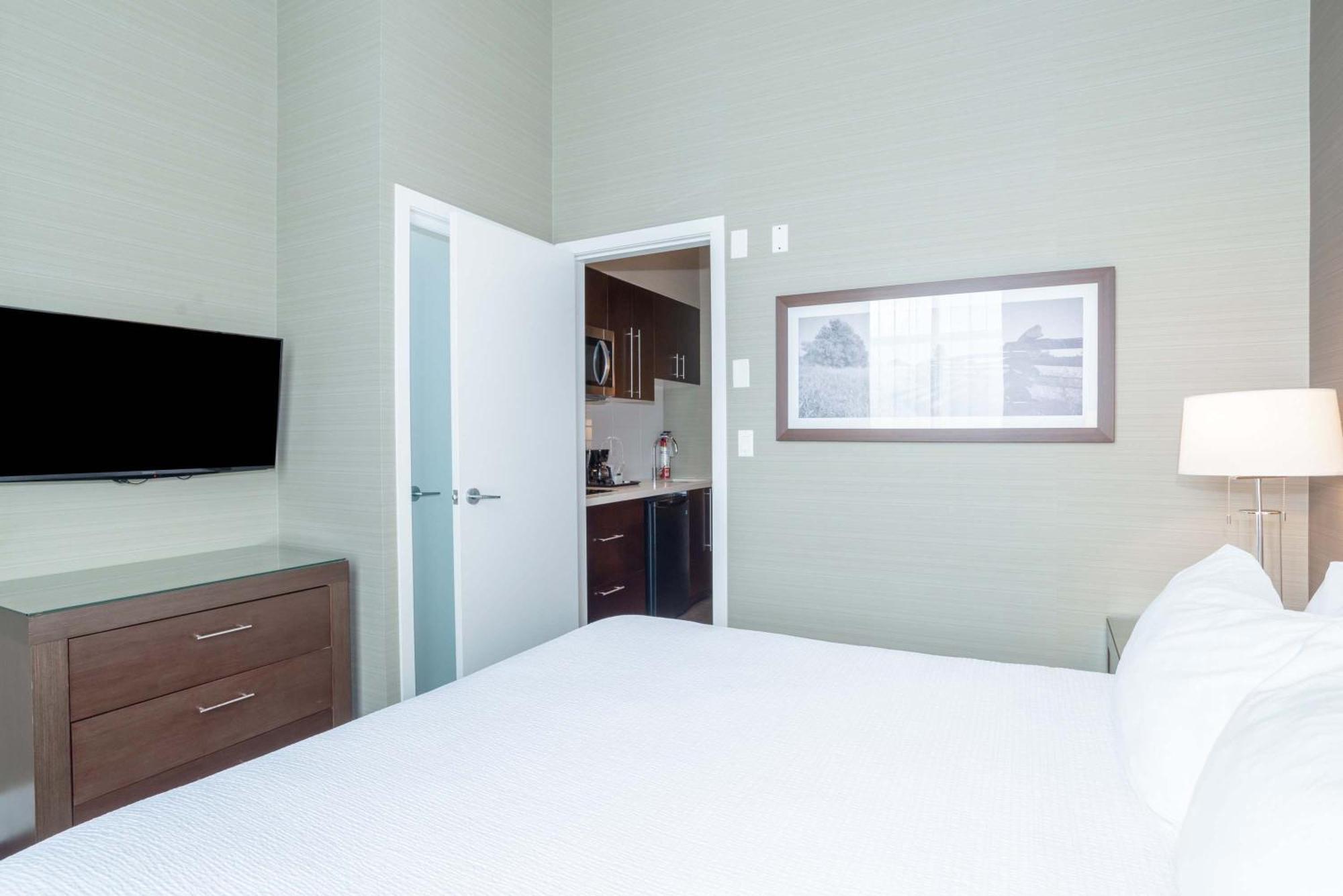 Sandman Hotel Abbotsford Airport Екстер'єр фото