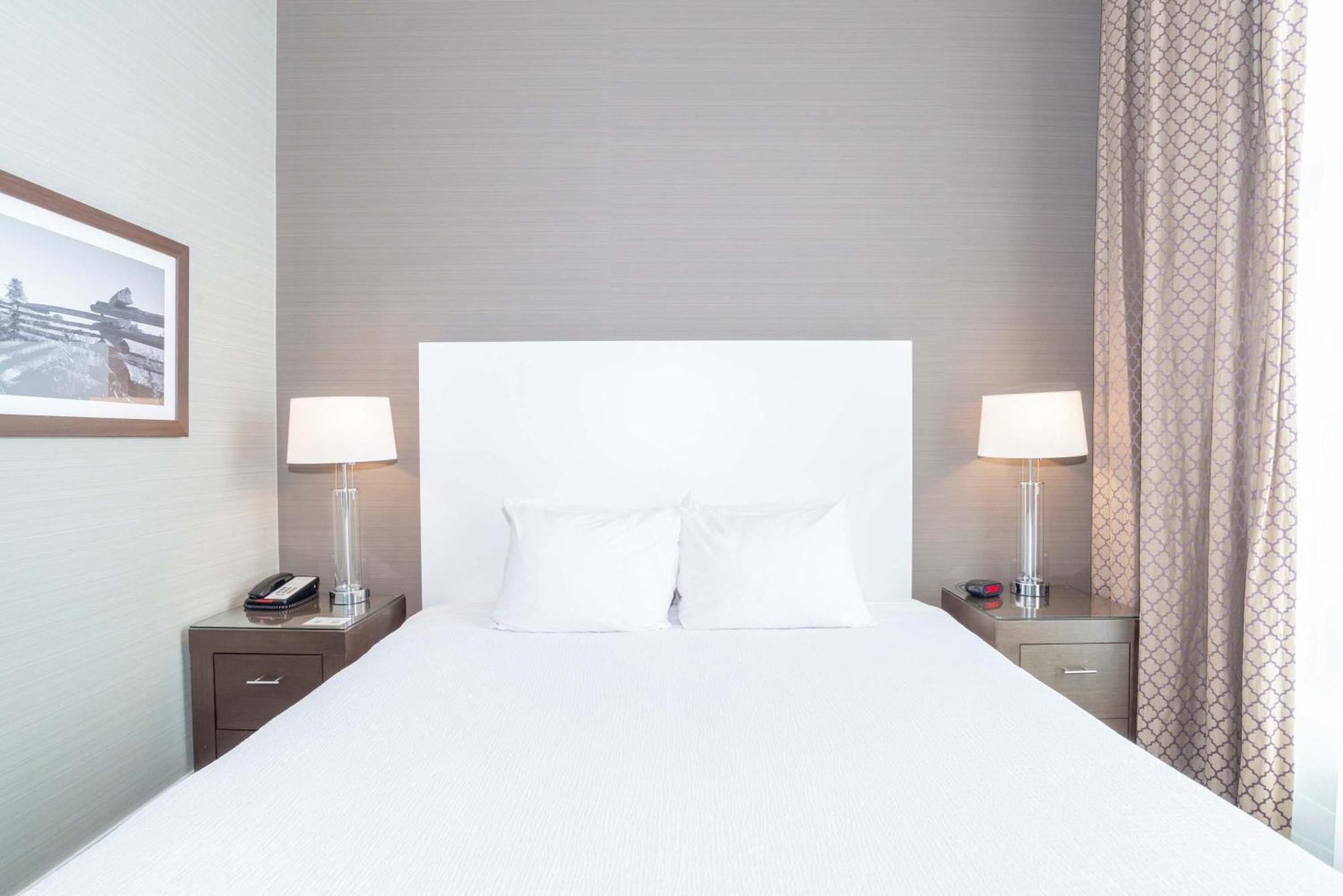 Sandman Hotel Abbotsford Airport Екстер'єр фото