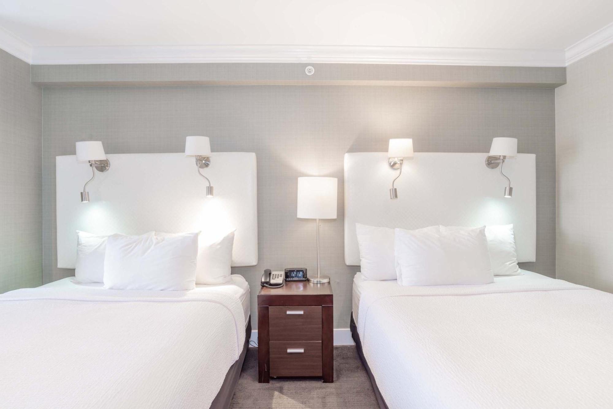 Sandman Hotel Abbotsford Airport Екстер'єр фото