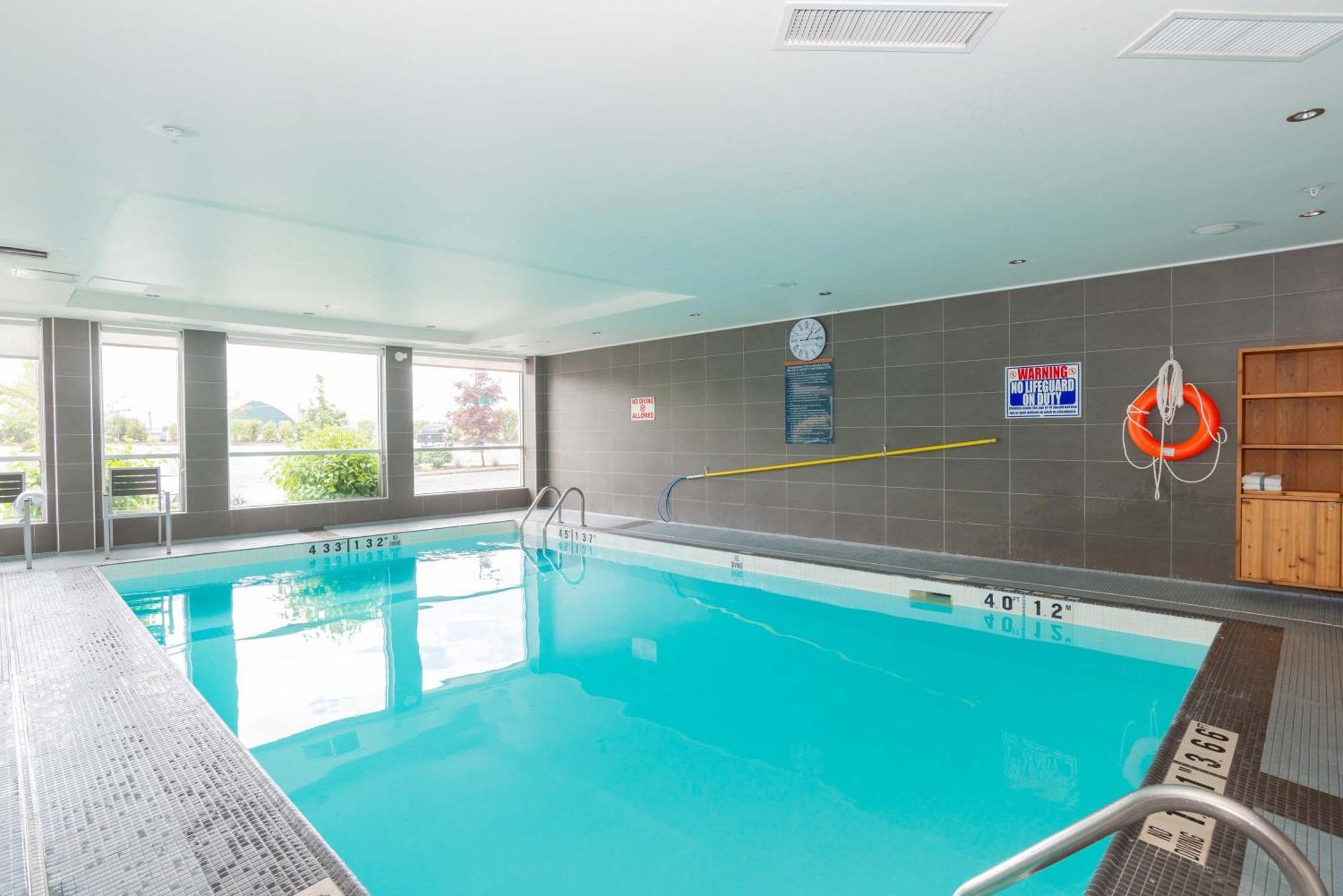 Sandman Hotel Abbotsford Airport Екстер'єр фото